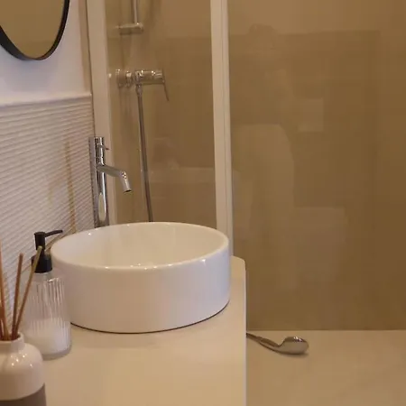 Apartment Spacieux, Confort Et Climatise A 500m De La Carqueiranne
